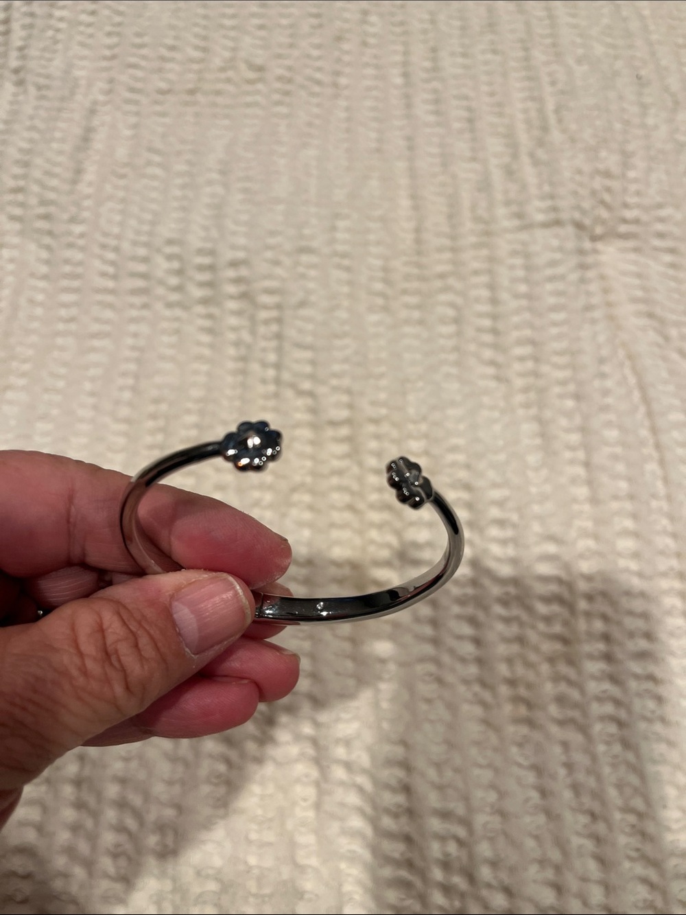 Kate Spade gorgeous silver bangle bracelet with clasp to open